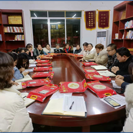 桐梓縣工商行春節(jié)前慰問(wèn)桐梓公交公司 
